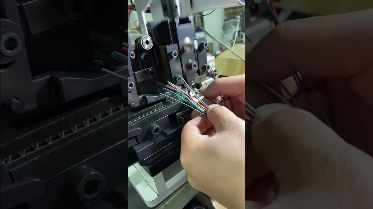 連續送線端子機 臥式 #自動剝線機 #工廠設備 #線束加工
